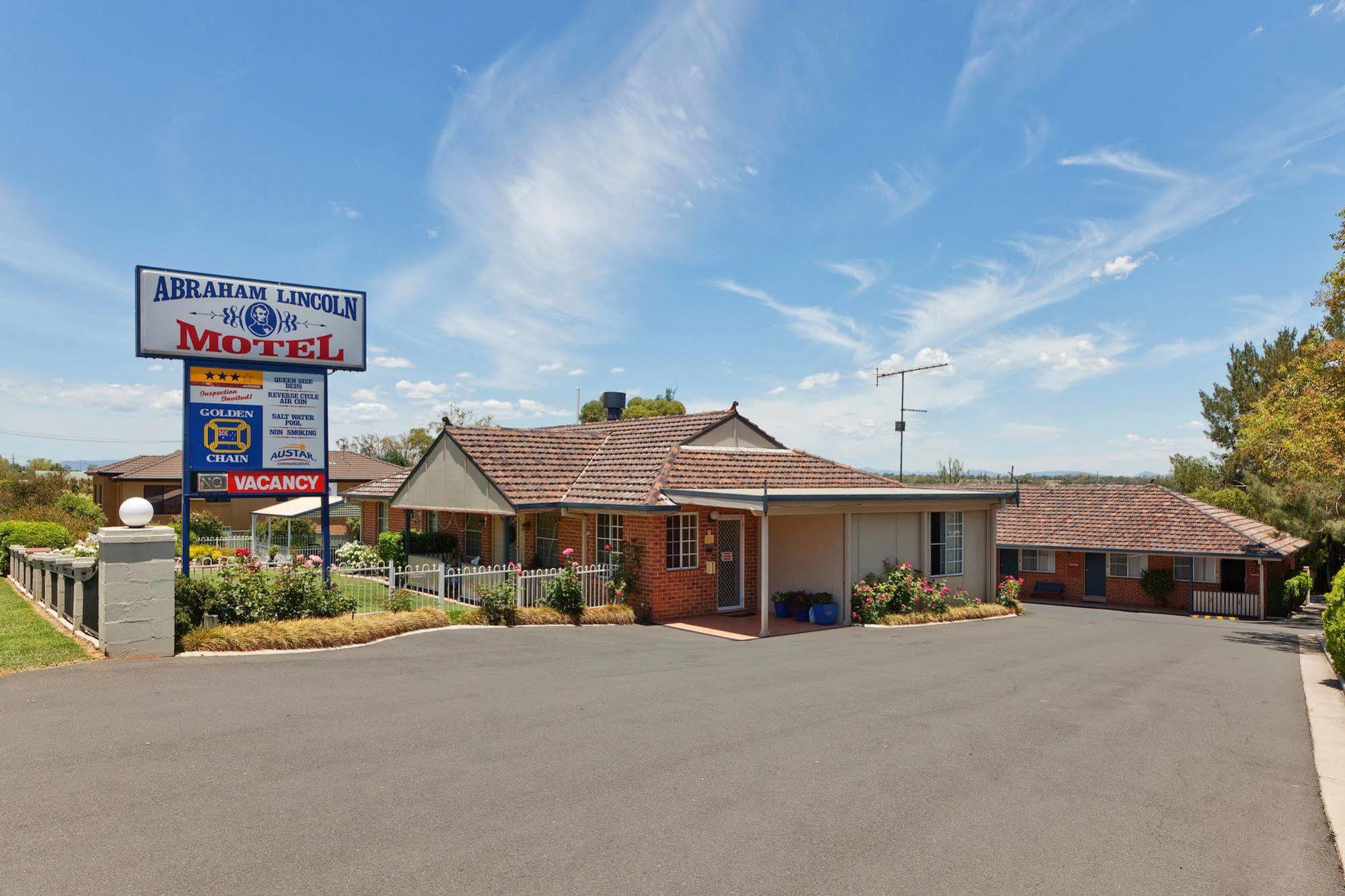 טאמוורת' Abraham Lincoln Motel מראה חיצוני תמונה