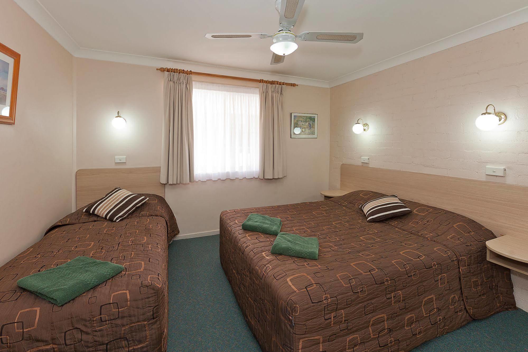 טאמוורת' Abraham Lincoln Motel מראה חיצוני תמונה